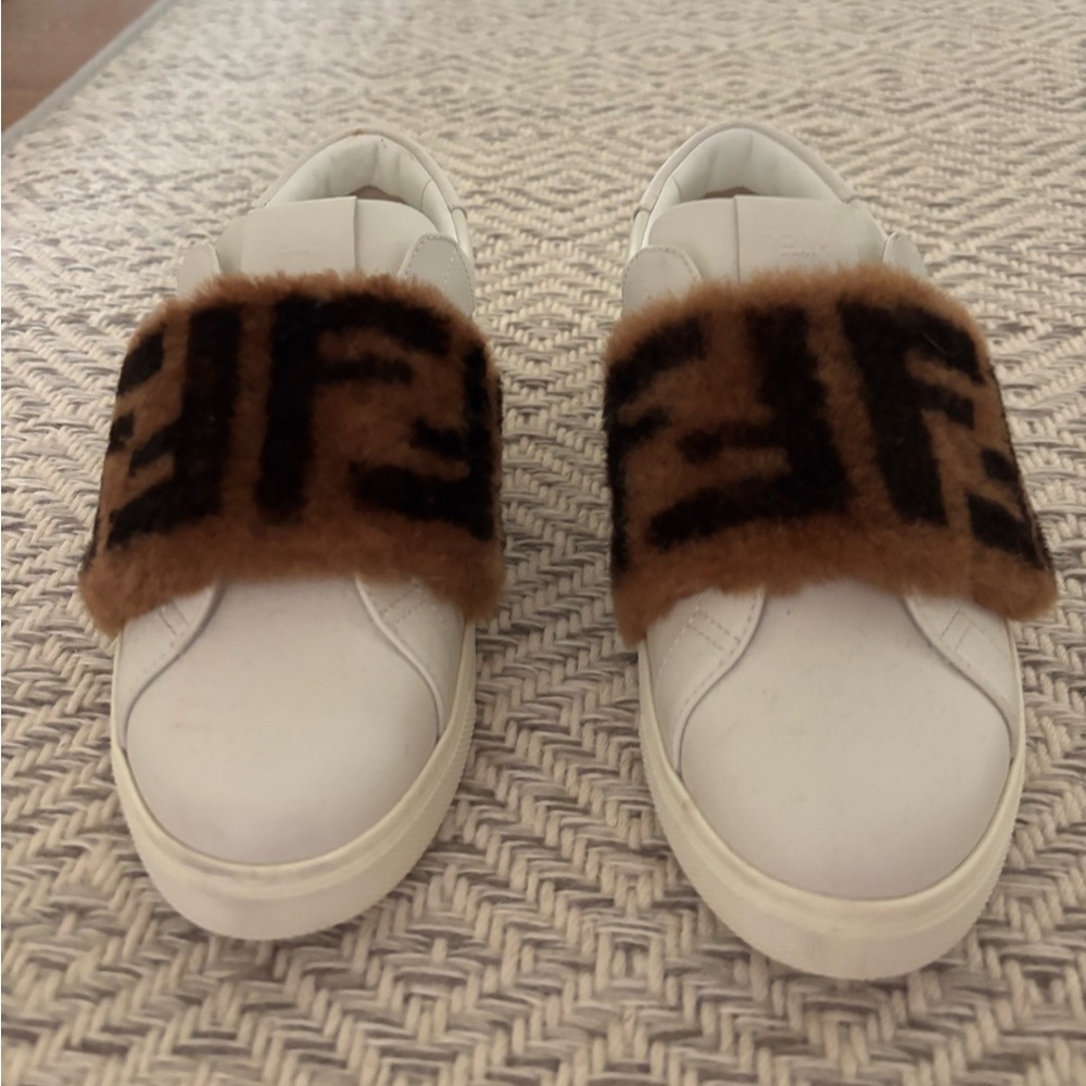 Fendi White leather sneaker with shearling logo sz 38
